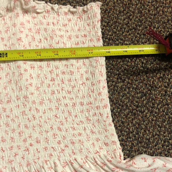 Cute cropped shirt!! Only worn a few times!! - Picture 4 of 5